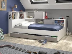 Tienerbed Erwann Wit-Grijs met opbergruimte in een strak ingerichte slaapkamer.
